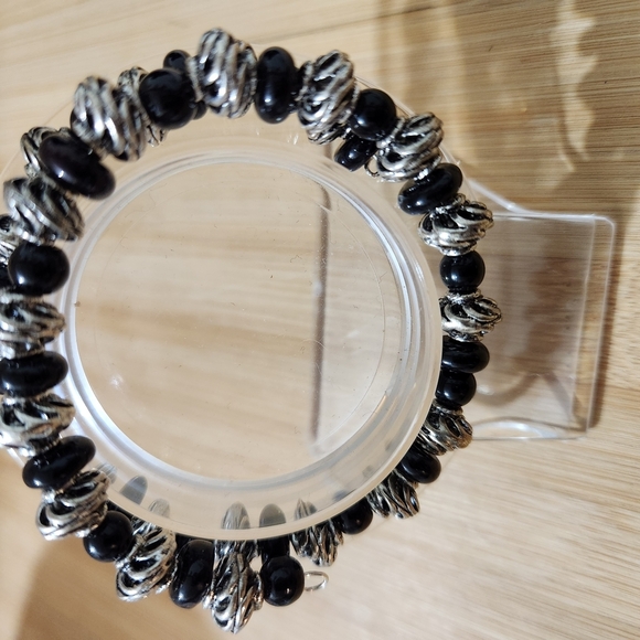 Hand Crafted Bracelet Coil Black and Silver Beaded Fits Most Memory Wire - Picture 2 of 10